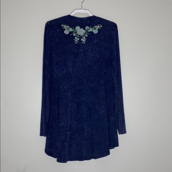 Francesca’s Alya Romantic Embroidered blue open front Cardigan medium nwt new - Picture 4 of 7